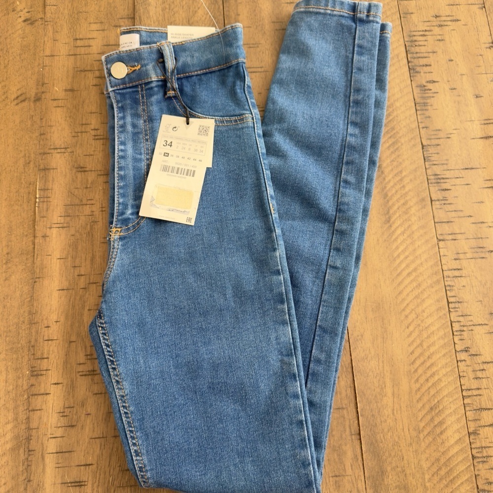Zara Women's Skinny Jeans in Classic Blue - Picture 2 of 6